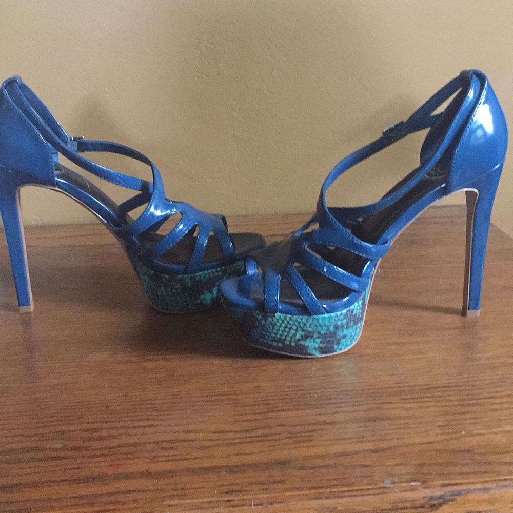 Heels - Picture 3 of 3